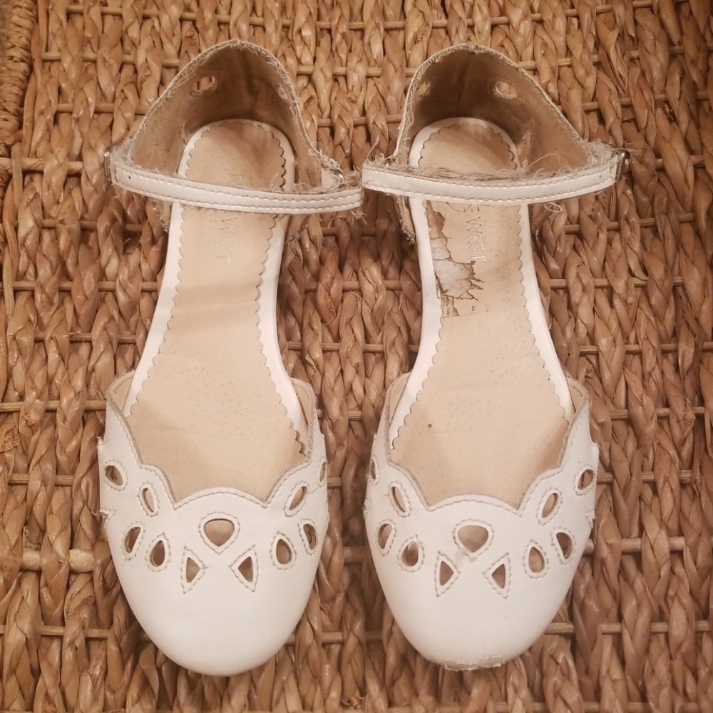 White Nine West dress shoe size 2